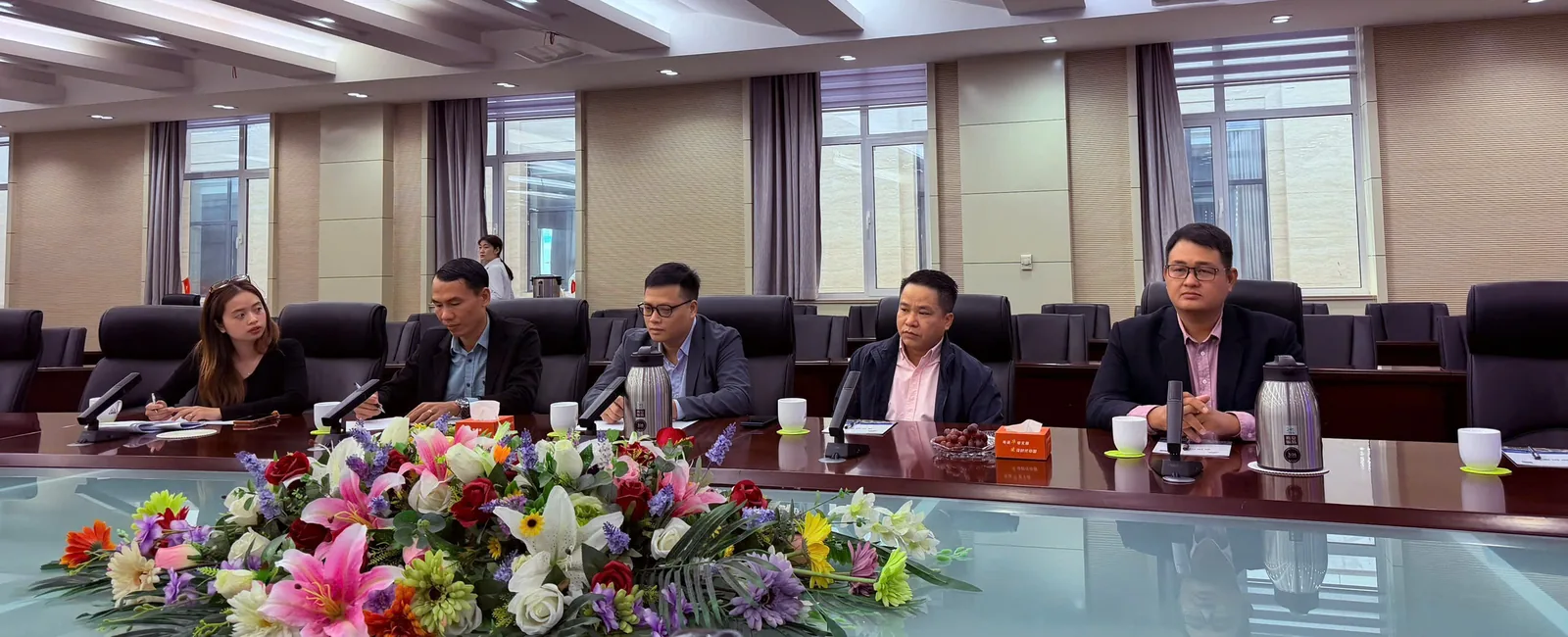 Toàn cảnh buổi làm việc giữa VCC và Huajian